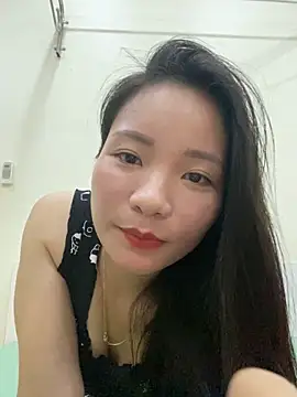 Bee Yellow00 online show from 11/06/25, 04:24