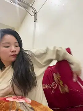 Bee Yellow00 online show from 02/04/26, 04:51