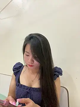 Bee Yellow00 online show from 02/07/26, 04:38