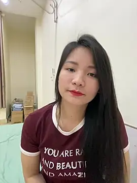 Bee Yellow00 online show from 02/27/26, 04:56