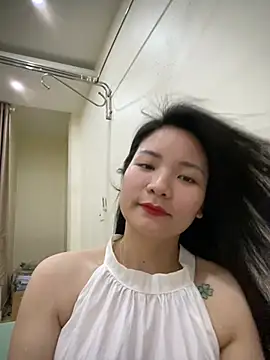 Bee Yellow00 online show from 03/02/26, 05:19