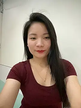 Bee Yellow00 online show from 03/06/26, 04:42