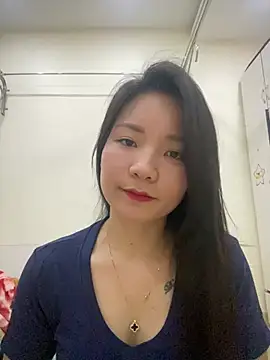 Bee Yellow00 online show from 03/30/26, 05:08