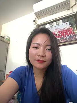 Bee Yellow00 online show from 04/04/26, 02:43