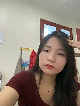Snapshot of Bee_Yellow00 chatting on 07/21/26, 04:26 Bee Yellow00 online show from 07/21/26, 04:26