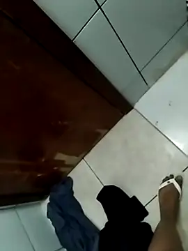 Snapshot of bunovooiu7 chatting on 10/24/25, 03:30 bunovooiu7 online show from 10/24/25, 03:30