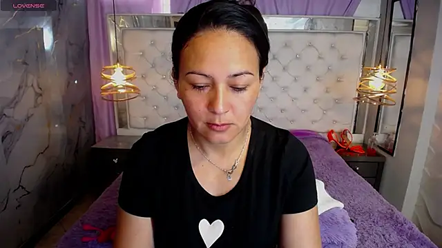 Snapshot of Melissa-roberts chatting on 11/15/25, 02:02 Melissa-roberts online show from 11/15/25, 02:02