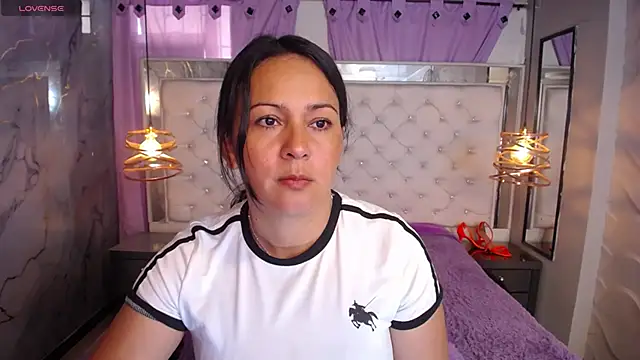 Snapshot of Melissa-roberts chatting on 11/18/25, 08:24 Melissa-roberts online show from 11/18/25, 08:24