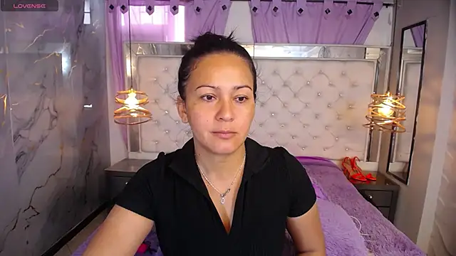 Snapshot of Melissa-roberts chatting on 12/05/25, 05:53 Melissa-roberts online show from 12/05/25, 05:53