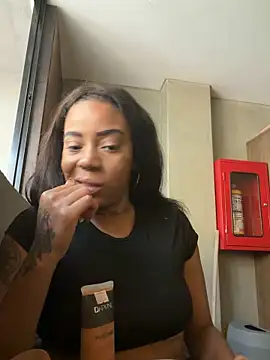Snapshot of loana_vegas chatting on 05/26/26, 04:03 loana vegas online show from 05/26/26, 04:03