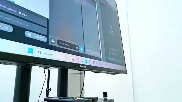 Stacy London online show from 11/23/25, 08:19