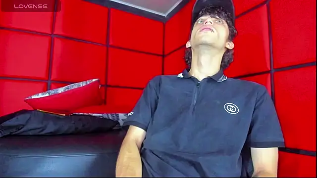 Snapshot of Khalid16_ chatting on 10/29/25, 02:19 Khalid16 online show from 10/29/25, 02:19