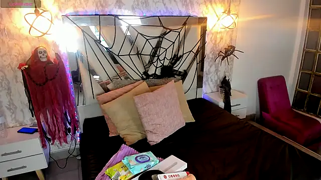 MILA TTAYLOR online show from 10/30/25, 05:02