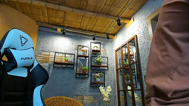 Snapshot of Tonny_Ferrer chatting on 10/24/25, 03:36 Tonny Ferrer online show from 10/24/25, 03:36