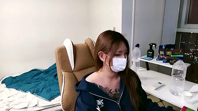 Milk Sola online show from 10/26/25, 01:17
