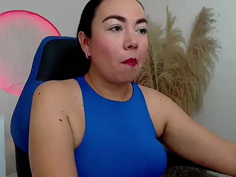 Yadis hot online show from 11/12/25, 07:57