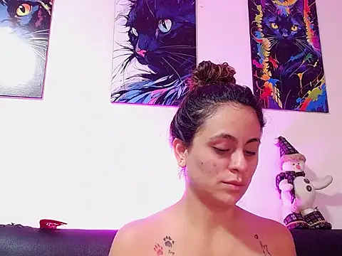 Caroline Jons online show from 11/24/25, 01:33