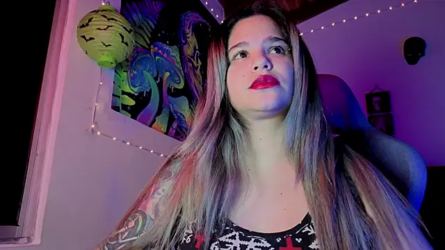 Snapshot of AshGraven chatting on 12/22/25, 03:03 AshGraven online show from 12/22/25, 03:03