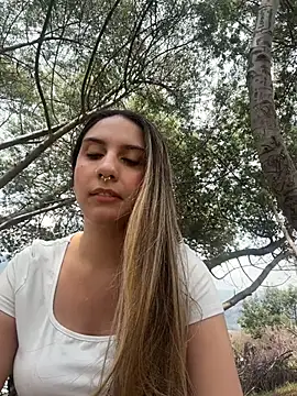 Snapshot of sarah_honey__ chatting on 03/04/26, 04:02 sarah honey online show from 03/04/26, 04:02