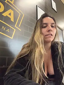 Snapshot of sarah_honey__ chatting on 03/17/26, 03:15 sarah honey online show from 03/17/26, 03:15