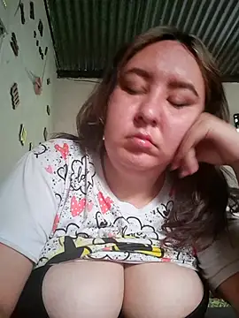 Snapshot of SaraCute_1 chatting on 10/31/25, 02:07 SaraCute 1 online show from 10/31/25, 02:07