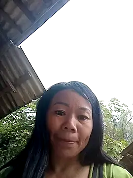 Snapshot of -Heli- chatting on 10/24/25, 05:48 -Heli- online show from 10/24/25, 05:48