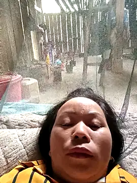 Snapshot of -Heli- chatting on 10/25/25, 02:08 -Heli- online show from 10/25/25, 02:08