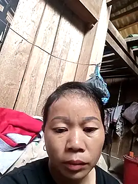 Snapshot of -Heli- chatting on 10/31/25, 02:34 -Heli- online show from 10/31/25, 02:34