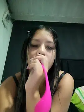 Snapshot of Emily_Sore chatting on 11/07/25, 04:12 Emily Sore online show from 11/07/25, 04:12