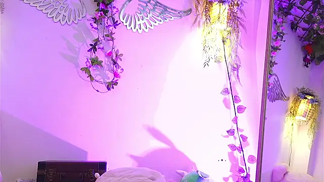 ISA NIXON online show from 11/30/25, 06:12