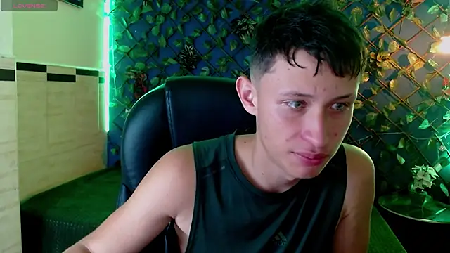 Snapshot of Garuo_18 chatting on 12/05/25, 06:59 Garuo 18 online show from 12/05/25, 06:59