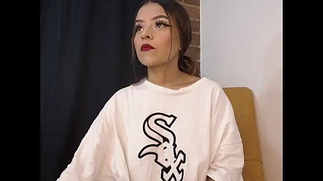 Snapshot of hailey_bri chatting on 11/05/25, 05:13 hailey bri online show from 11/05/25, 05:13