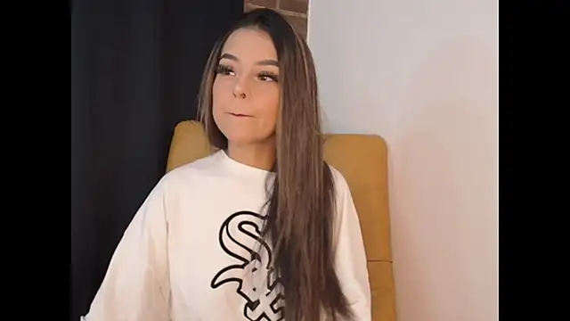 Snapshot of hailey_bri chatting on 11/07/25, 03:56 hailey bri online show from 11/07/25, 03:56