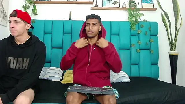 Hot Boys Latinos X online show from 10/31/25, 01:12