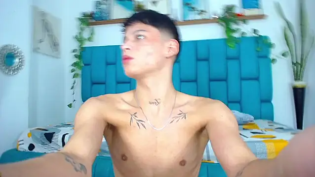 Hot Boys Latinos X online show from 11/28/25, 10:01