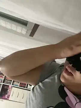 Snapshot of crazzyanne chatting on 12/22/25, 05:37 crazzyanne online show from 12/22/25, 05:37