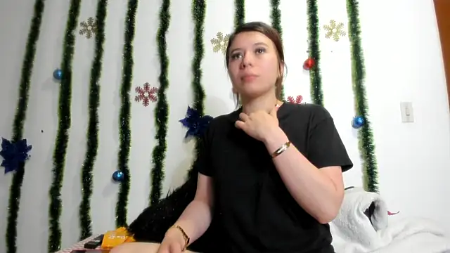 Snapshot of Vanessa_Martinz chatting on 12/15/25, 12:42 Vanessa Martinz online show from 12/15/25, 12:42