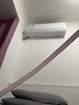 Snapshot of liangyueguo520 chatting on 10/29/25, 02:41 liangyueguo520 online show from 10/29/25, 02:41