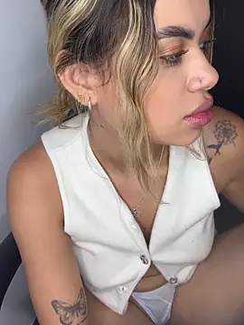 Alanna-foxx online show from 11/05/25, 03:17