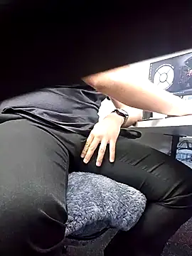 Snapshot of ozone1992 chatting on 04/12/26, 08:41 ozone1992 online show from 04/12/26, 08:41