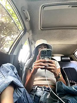 Snapshot of phenixpink22 chatting on 11/06/25, 05:58 phenixpink22 online show from 11/06/25, 05:58