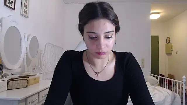 Snapshot of bellefleurrr chatting on 06/19/26, 08:34 bellefleurrr online show from 06/19/26, 08:34