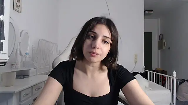 Snapshot of bellefleurrr chatting on 07/04/26, 08:04 bellefleurrr online show from 07/04/26, 08:04