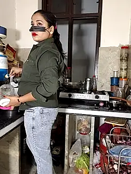 Snapshot of Heena-143 chatting on 04/05/26, 03:53 Heena-143 online show from 04/05/26, 03:53