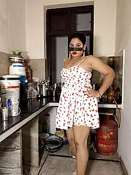 Snapshot of Heena-143 chatting on 04/10/26, 03:39 Heena-143 online show from 04/10/26, 03:39