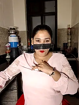 Snapshot of Heena-143 chatting on 04/23/26, 05:04 Heena-143 online show from 04/23/26, 05:04