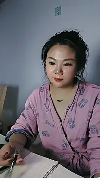 doudou101 online show from 10/28/25, 03:47