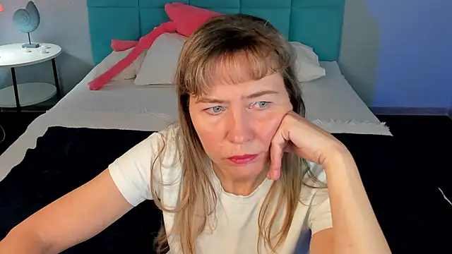 Snapshot of Carla_Vogue chatting on 11/08/25, 03:07 Carla Vogue online show from 11/08/25, 03:07