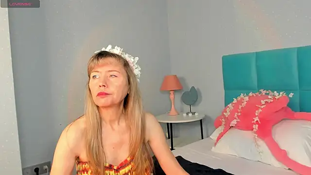 Snapshot of Carla_Vogue chatting on 11/09/25, 03:49 Carla Vogue online show from 11/09/25, 03:49