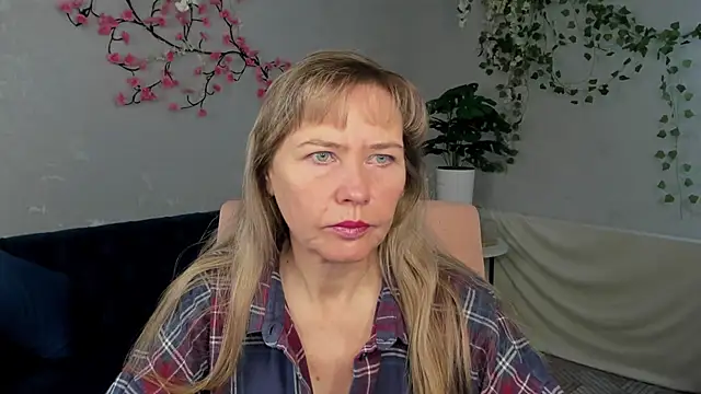 Snapshot of Carla_Vogue chatting on 11/19/25, 02:44 Carla Vogue online show from 11/19/25, 02:44